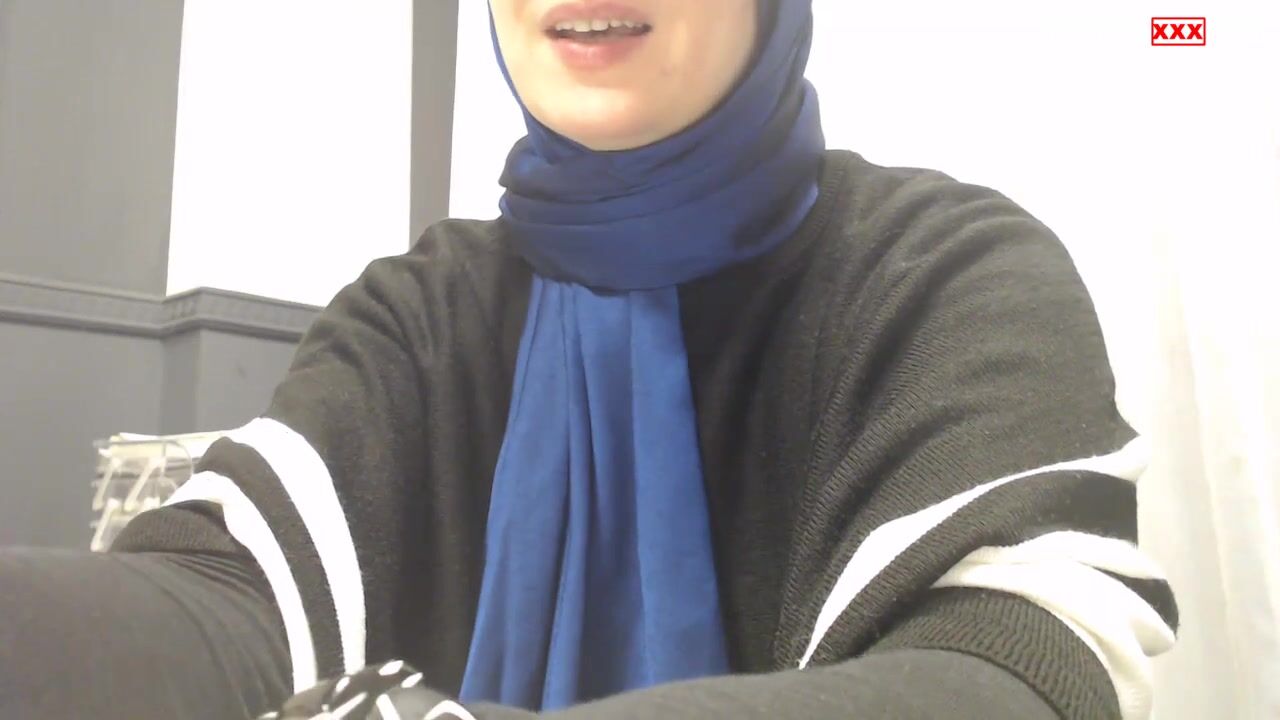 Kaplı olgun kadın götünü gösteriyor İfşa Videoları
