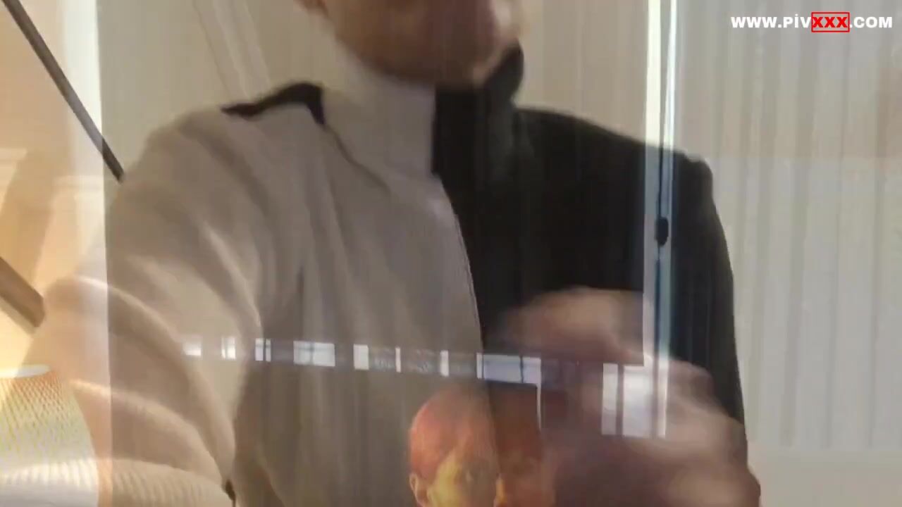 Lezdom kadın, kölesine her yerini yalattı, sonra takma penis ile götünü sikti İfşa Videoları