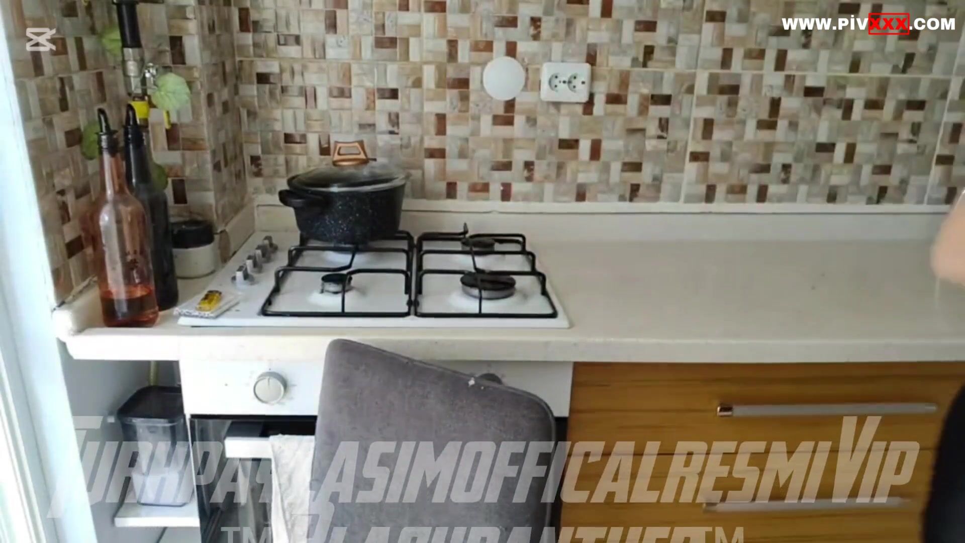 Göksu düldül dar taytın içinde tüm çizgileri belli oluyor, frikik dolu videosu. İfşa Videoları
