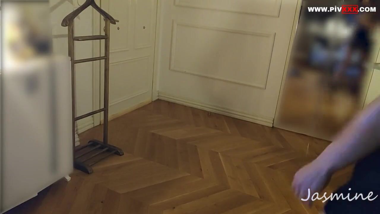 İşten eve gelen yorgun kocasına sürpriz yapıyor İfşa Videoları