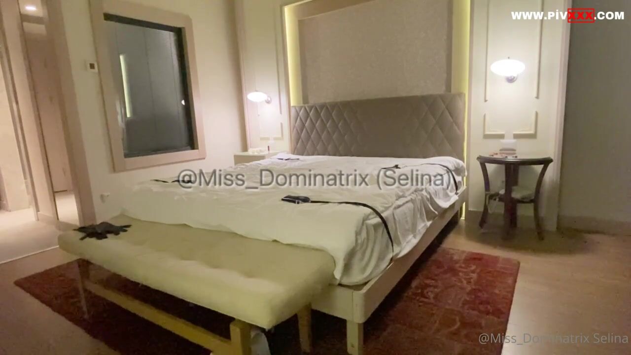 İki çılgın kadın ve bir kurban.. • dominatrix selina İfşa Videoları