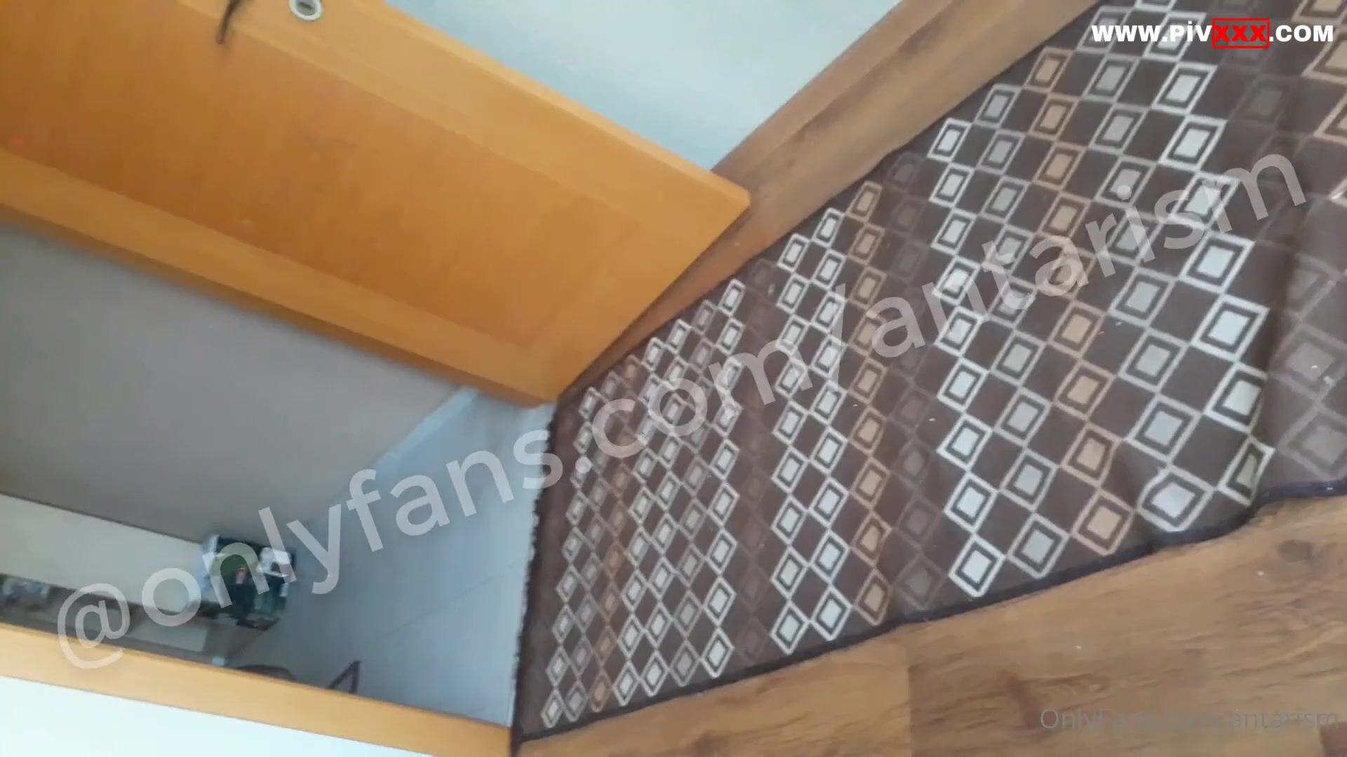 Immm lezzetli sikini sulu ağzıma doldurduğum yetmezmiş gibi bi de yere dökülen döllerini israf etmek istemedim | antarism İfşa Videoları