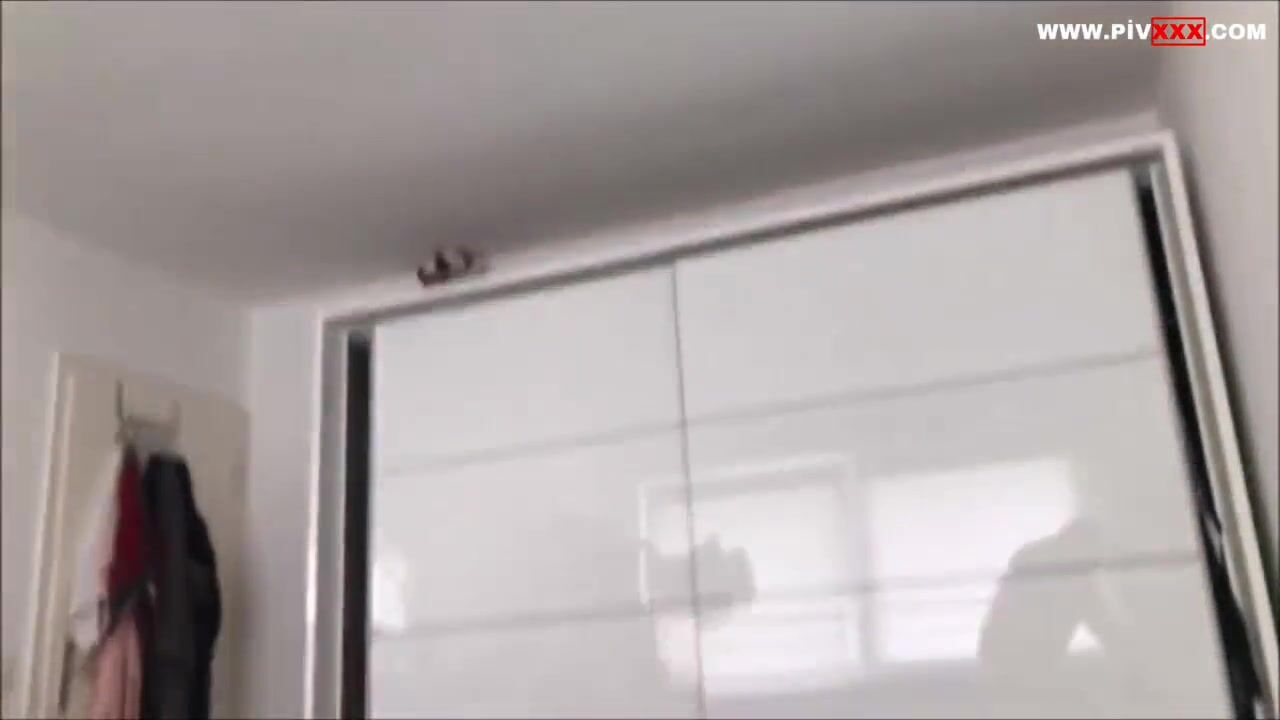 İzmirli sevgilisi i̇le yatak odasında sikiştikten sonra kadın benden sonra sen i̇şe gidersin diyor İfşa Videoları