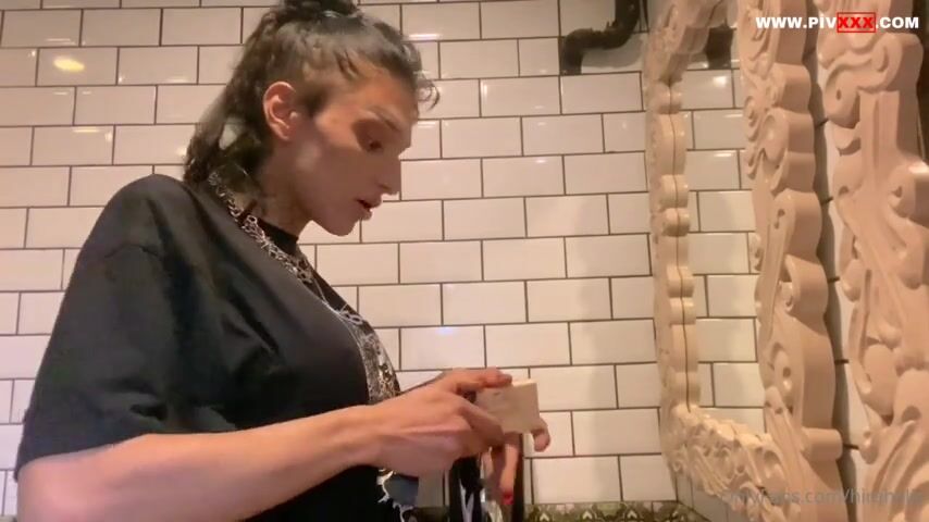 Hira helis zincirli saksoyla yarağı yalıyor banyoda emiyor İfşa Videoları