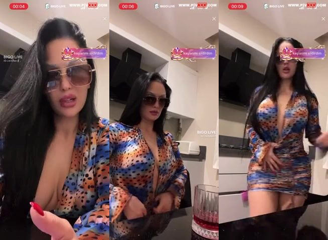 Zemheri tango bigoda memelerini gösterip kalça sallıyor İfşa Videoları