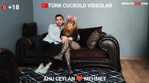 TurkishCuckold sikiciye ateşli sevişmesi, sarışın hatun zevkten inliyor