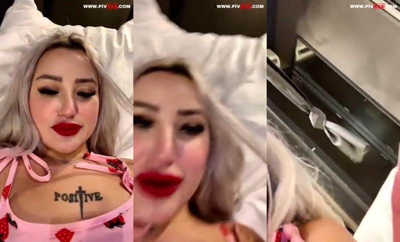 Tango lara yatakta soyunup amını sergiliyor İfşa Videoları