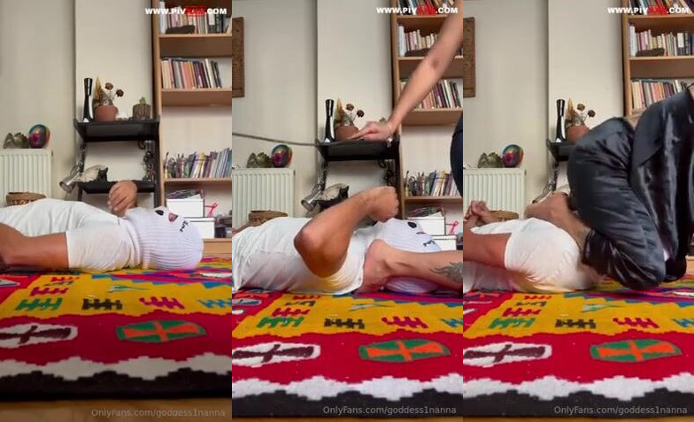 Popomu kölenin yüzüne sürttürdüm İfşa Videoları