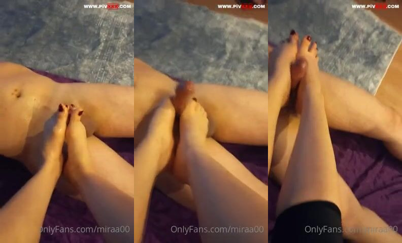 Mistress mira ayaklarıyla sik okşuyor, onlyfans İfşa Videoları