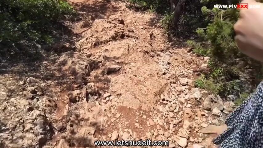 Letsnudeit kızı patikada eteğini sıyırıp götünü sergiliyor İfşa Videoları