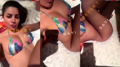 Serpil Cansız bikiniyle kalçasını ve memelerini sallıyor