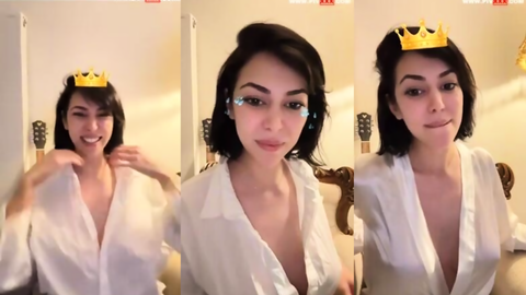 Şeydanur Tunç webcamde gömleğini açıp adamı azdırıyor