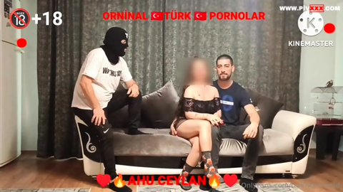 turkishcuckold erkeğiyle ayakta sarılıp yatakta sikişiyor