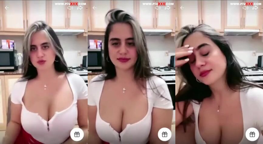 Ayşe elbi canlıda memelerini açıp saçını düzeltiyor İfşa Videoları