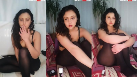 bigass tango yayınında külotlu çorabıyla poz verip makyaj yapıyor