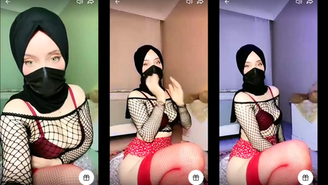 türbanlı boncuk tangoda memelerini okşayıp kalçasını sergiliyor