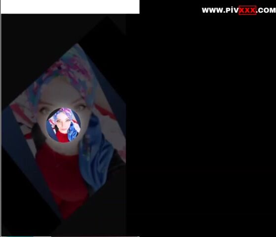 Türbanlı boncuk tangoda memelerini açıp okşuyor İfşa Videoları