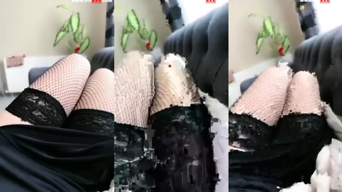 türbanlı boncuk tangoda balık ağı çorapla bacaklarını açıyor