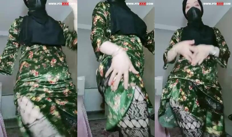 Türbanlı boncuk tangoda eteğini kaldırıp çoraplarını açıyor İfşa Videoları