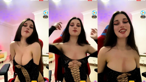 Zeynepjim webcamde memelerini okşuyor ve azdırıyor