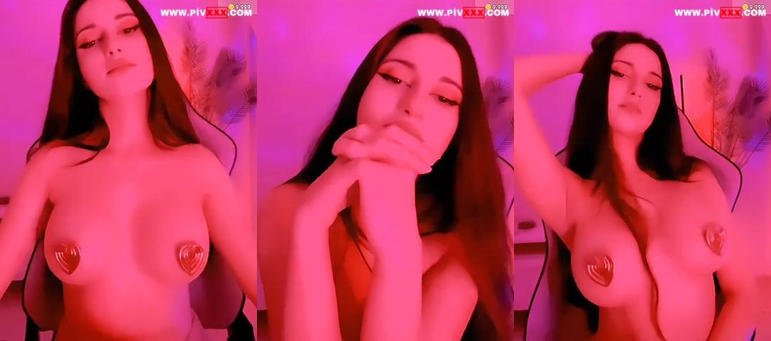 Zeynepiksy canlıda memelerini gösterip poz veriyor İfşa Videoları