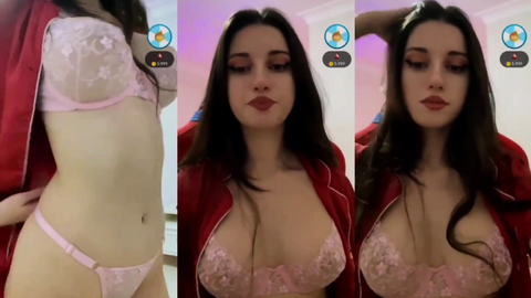 zeynepiksy tangoda memelerini açıp sallıyor