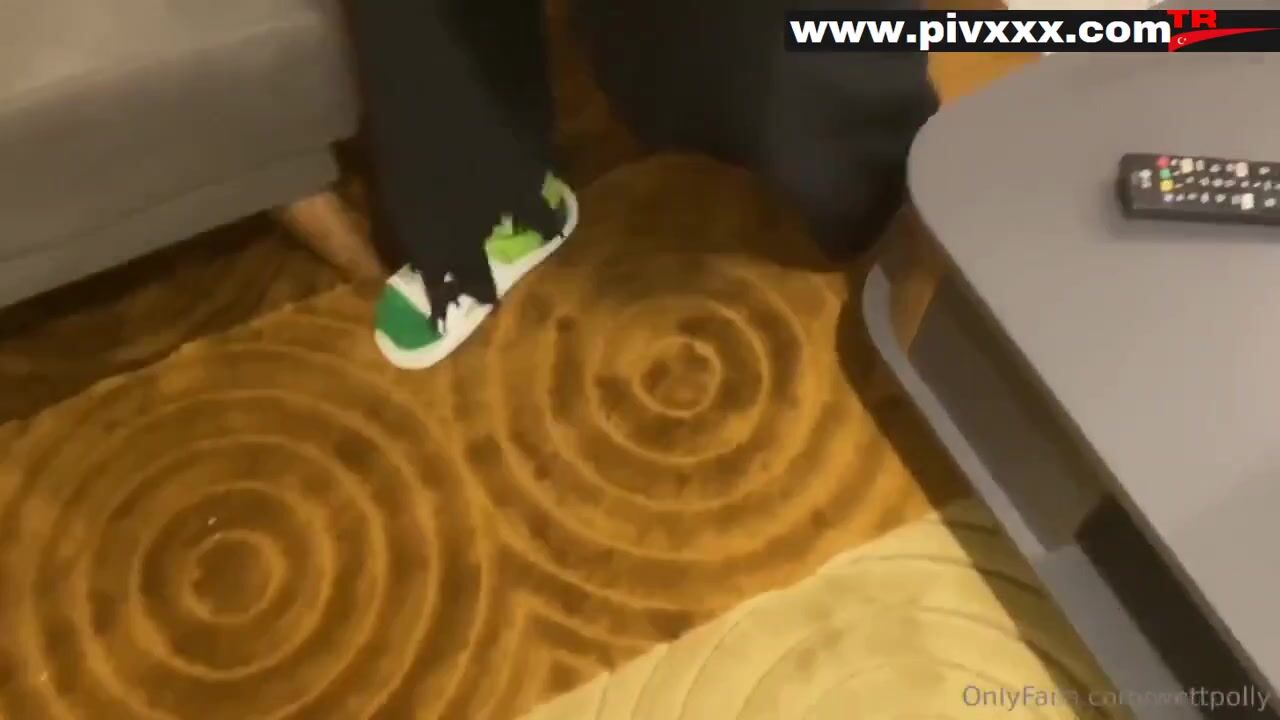 Annesinin arakadaşı ile birlikte oluyor İfşa Videoları