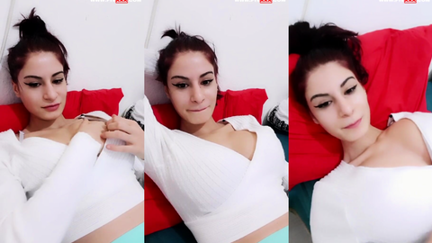 beste burul tangoda memelerini açıp yatakta poz veriyor
