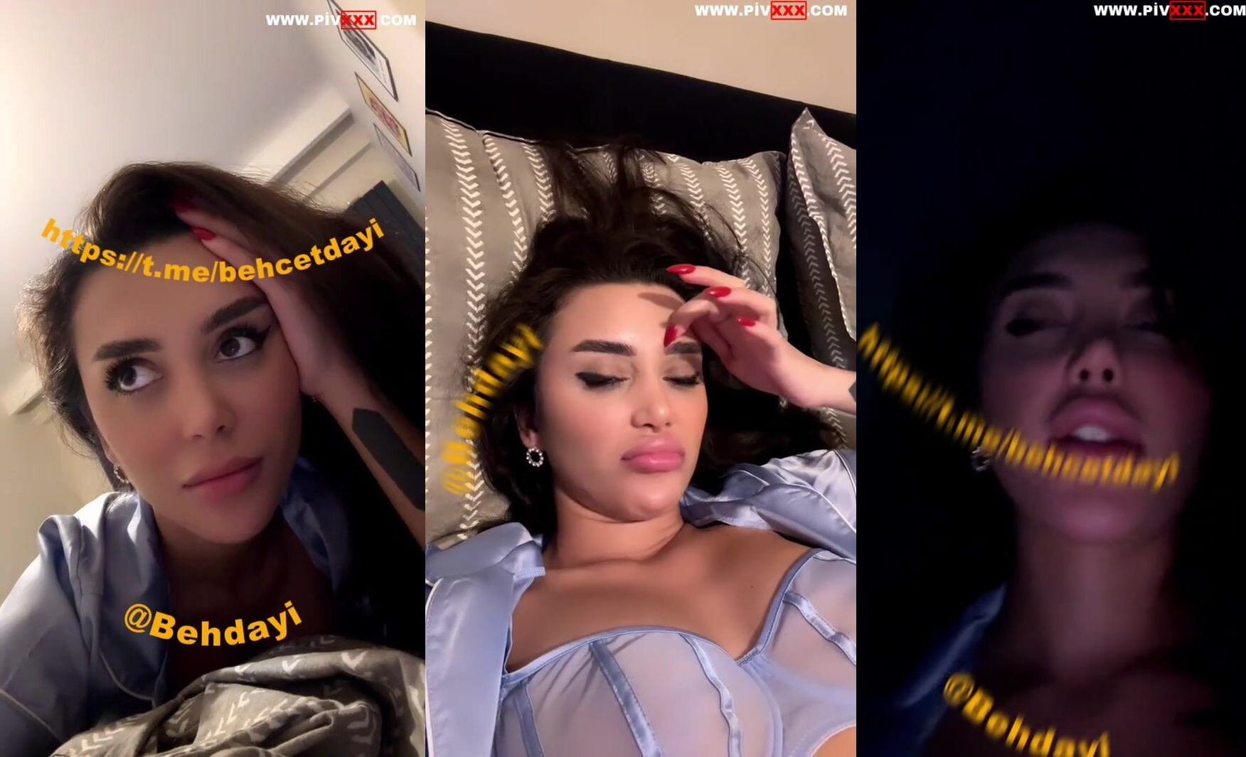 Ada kumsal canlıda memelerini açıp yatakta poz veriyor İfşa Videoları