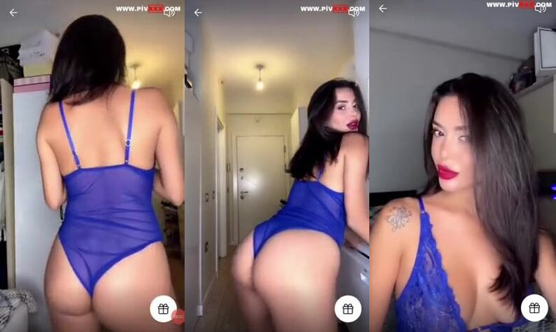 Ada kumsal tangoda mavi bodysuitle poz verip götünü gösteriyor İfşa Videoları