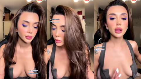 Esmer Lena webcamde göğüslerini açıp telefonla oynuyor