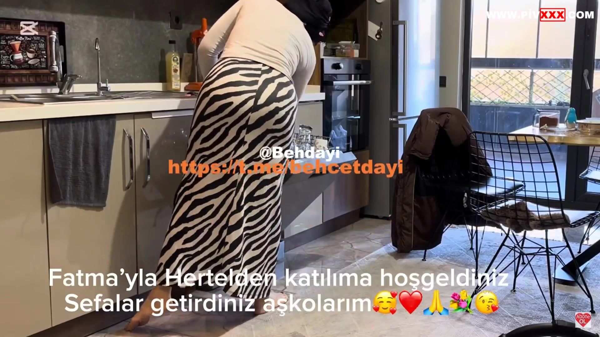 Fatma ile her telden evi temizlerken götünü sergiliyor İfşa Videoları