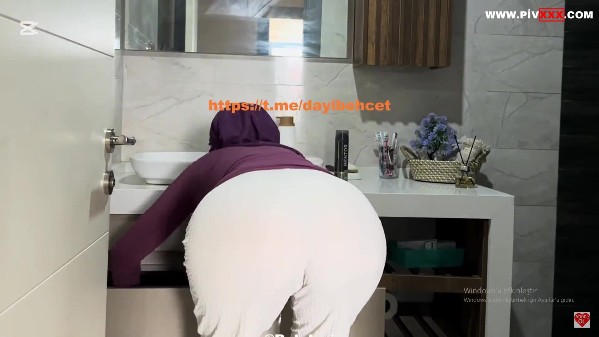Fatma ile her telden, türbanlı kadın beyaz taytla eğilip poposunu sergiliyor İfşa Videoları