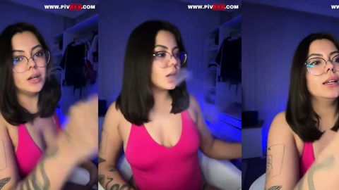tango doa webcamde sigara içip azgın pozlar veriyor