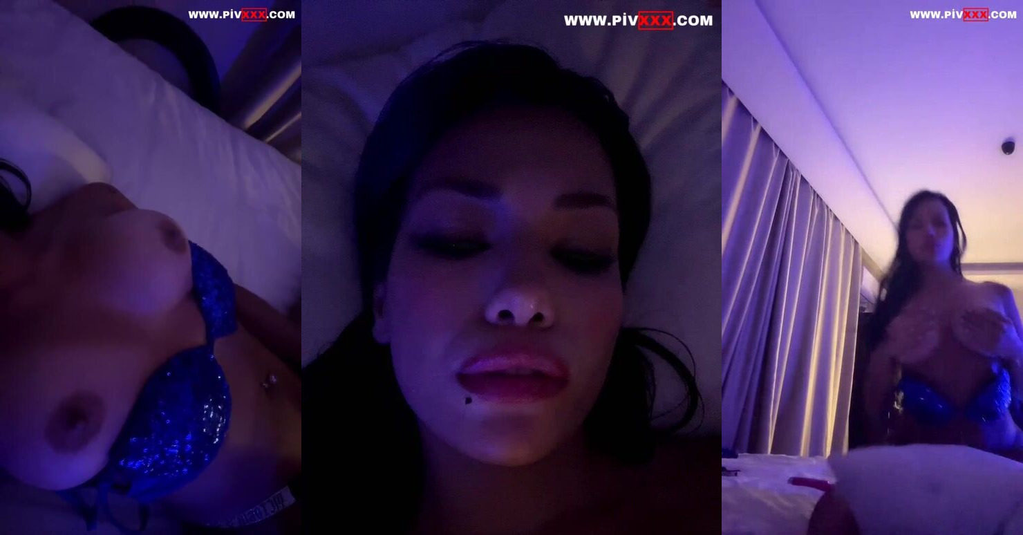 Tango serenay okay dildosunu emip amına sokuyor İfşa Videoları