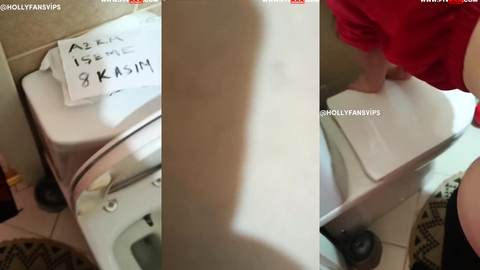 azra cuckold tuvalette sikini ağzına alıp amını parmakladı