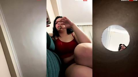 cansu tango kalçalarını açıp glory hole'dan gösteriyor