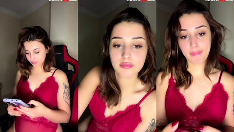 bebiş webcamde telefonla azgın şov yapıyor
