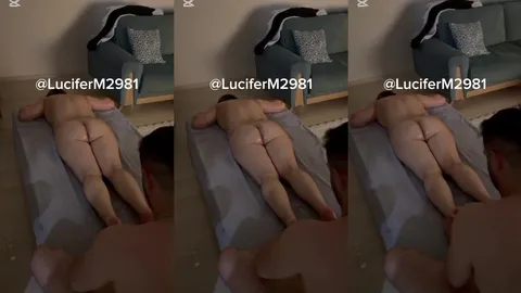 Çıplak uzanan evli kadının ayaklarına masaj yapıyor Ifsahane İfşa Videoları