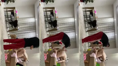Türbanlı ablasının götüne krem sürerken gizli video çekiyor
