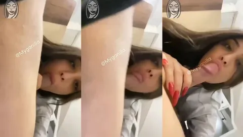 Sik yalarken kendini çeken kaltak Ifşa twitter İfşa Videoları