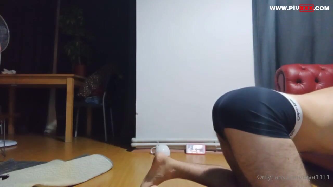 Ayakkabı tabanı yalayıcısı İfşa Videoları