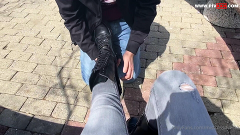 Worship my divine feet!