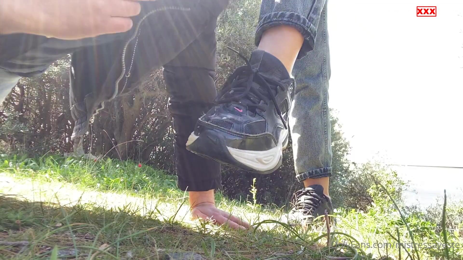 Lick my dirty sneakers! İfşa Videoları
