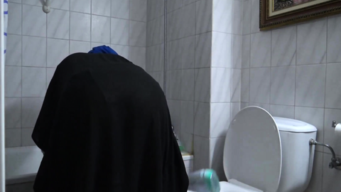 Banyoyu temizleyen türbanlı karısını sikip içine boşalıyor Türbanlı porno izle İfşa Videoları