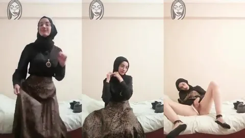 Köylü türbanlı külotunu sıyırıp amcığını okşuyor