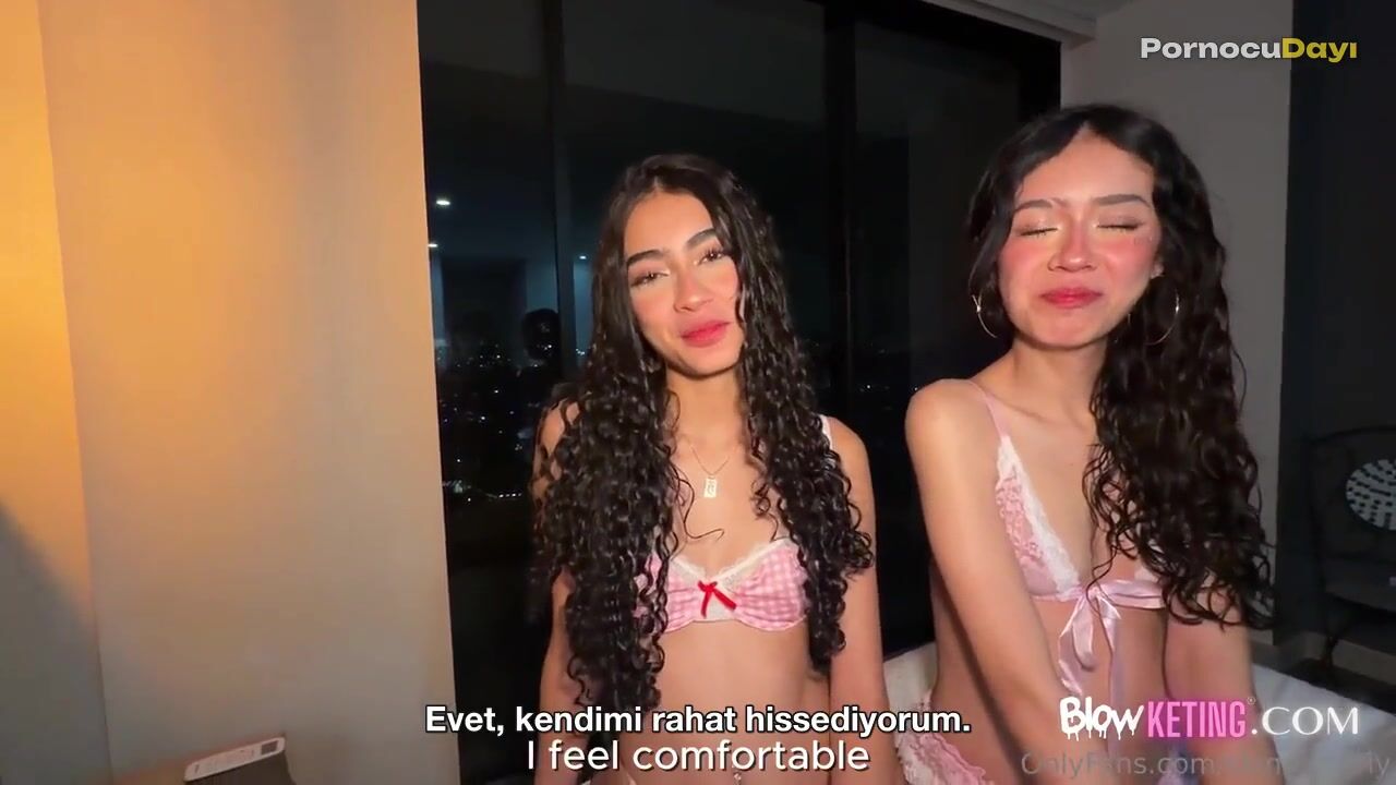SkinnyCurly ve Lilibaby18 Sert Bir Üçlü İlişkide Seks Yapıyorlar