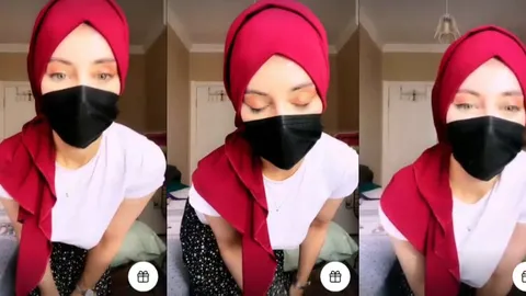 Türbanlı çıtır yayında eteğini kaldırıyor