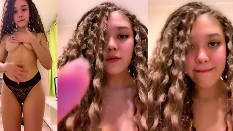 18 yaşındaki gizem seksi memelerini gösteriyor