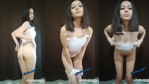 Striptiz Yapan Esmer Sürtük